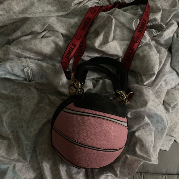 purse - Picture 2 of 3